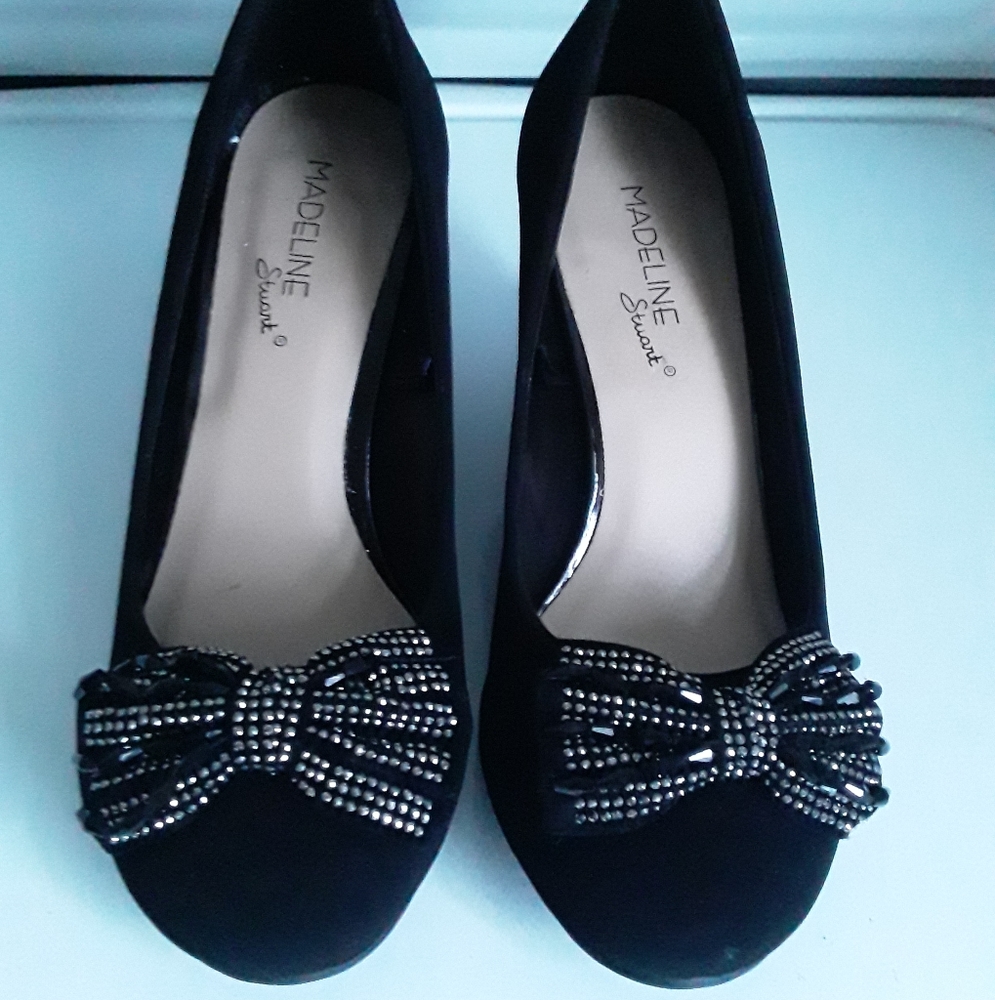 Madeline Stuart black wedge pumps